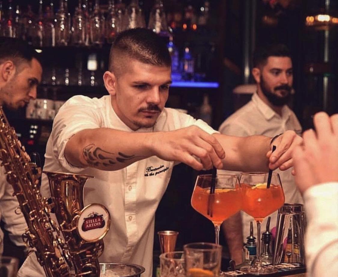 Old Pals Cocktail Catering is a blend of passion for cocktails and extensive experience in their preparation. Our team consists of two seasoned bartenders with many years of expertise, ready to bring true charm to your event.
