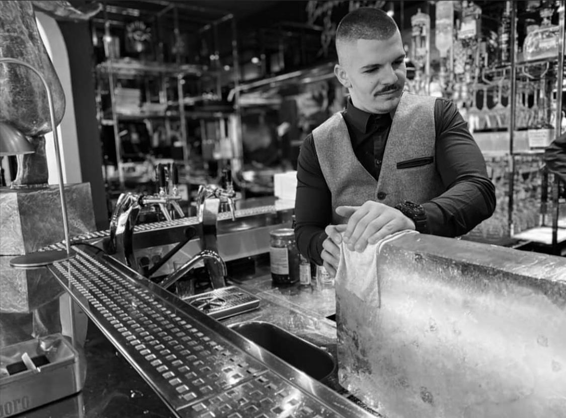 Old Pals Cocktail Catering is a blend of passion for cocktails and extensive experience in their preparation. Our team consists of two seasoned bartenders with many years of expertise, ready to bring true charm to your event.